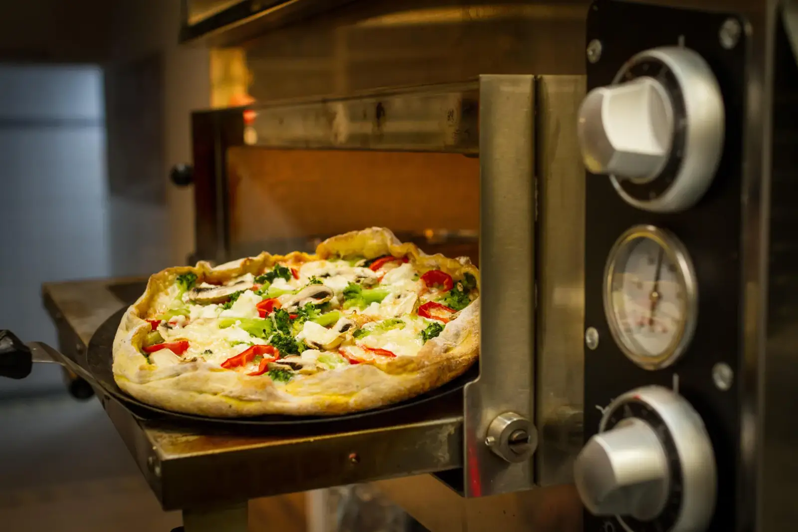 La Rotta Pizzeria - Najbolja pica i autentična atmosfera u Železniku